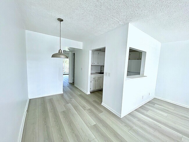 Building Photo - 98 Tilford Pl