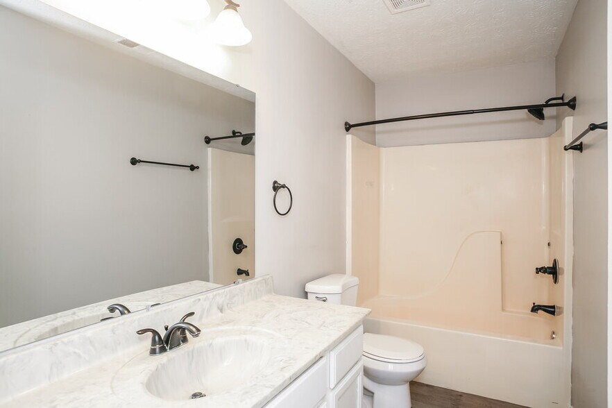 Building Photo - 5203 Pin Oak Dr