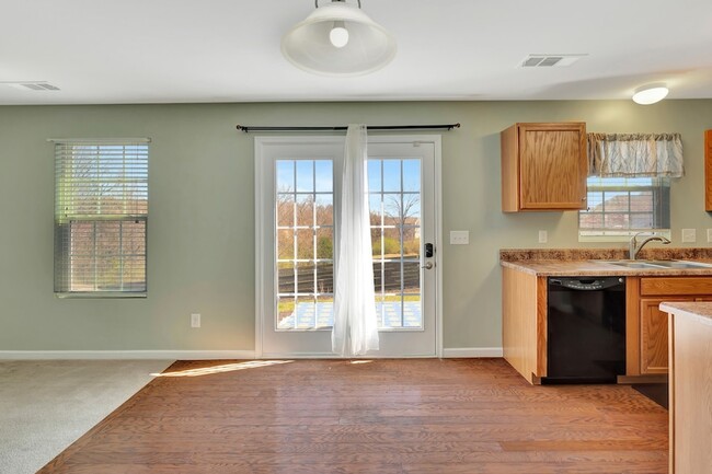 Building Photo - 2576 Jordan Ridge Dr