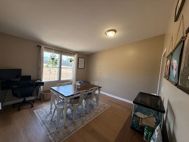 Building Photo - Room to Roam