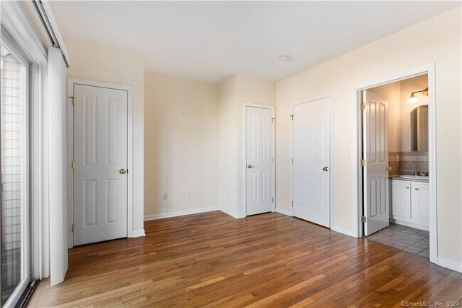 Building Photo - 13 Dolsen Pl