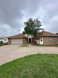 Building Photo - A Large 2 Bed with Sauna and walk in Jacuzzi! Large Rec Room!