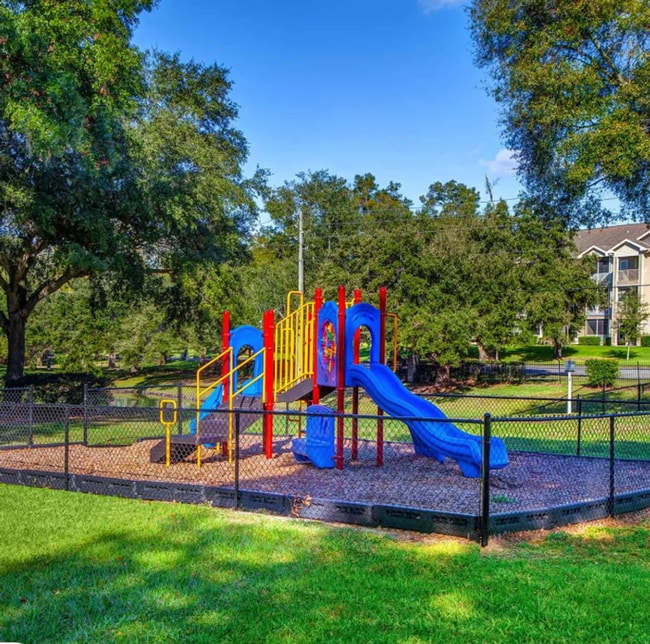 Building Photo - Beautiful 2BR/2BA Condo in Sunset Lakes – Lake & Tree Views!