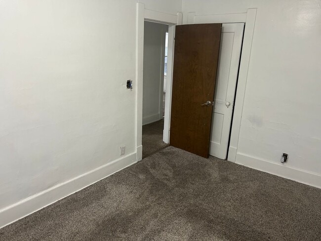 Building Photo - 3 Bedroom House