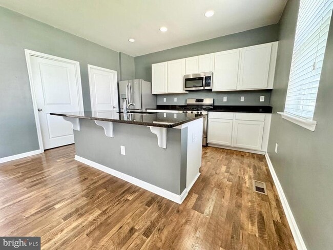 Building Photo - 122 S Marshview Terrace