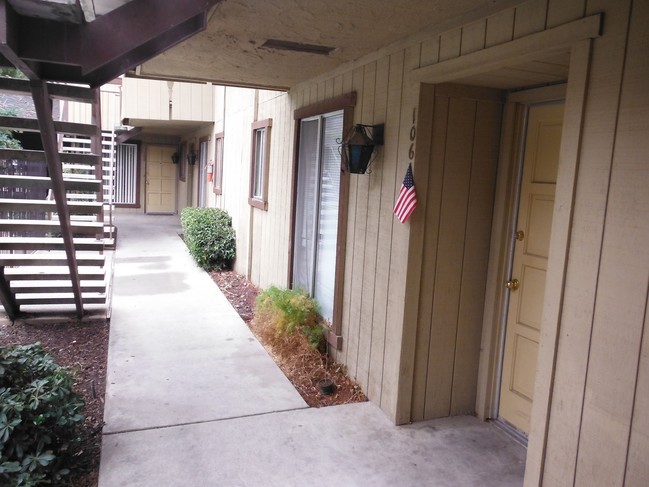 Building Photo - Chalmette Garden Apts