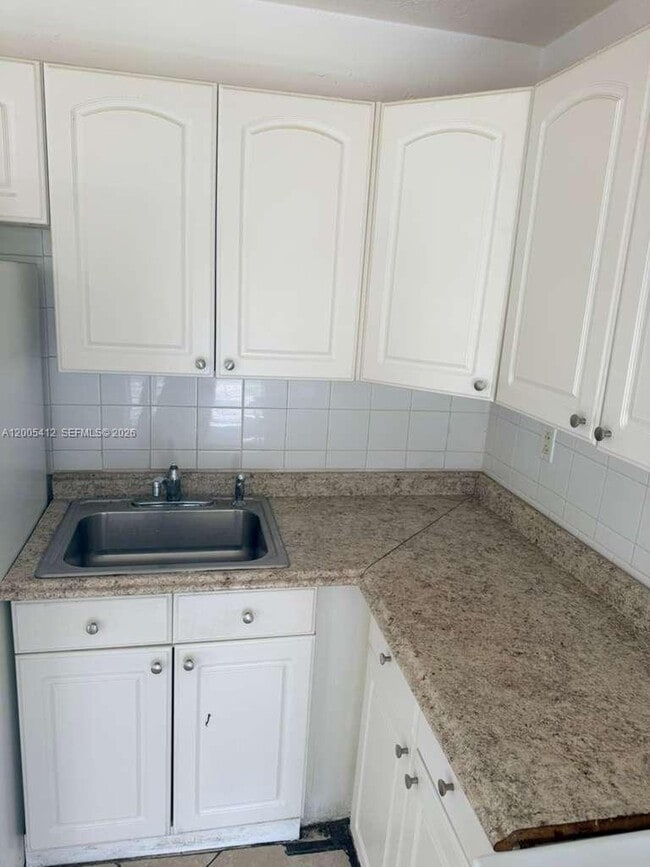 Building Photo - 1942 Adams St