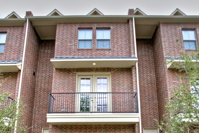 Building Photo - 2816 Lubbock Ave
