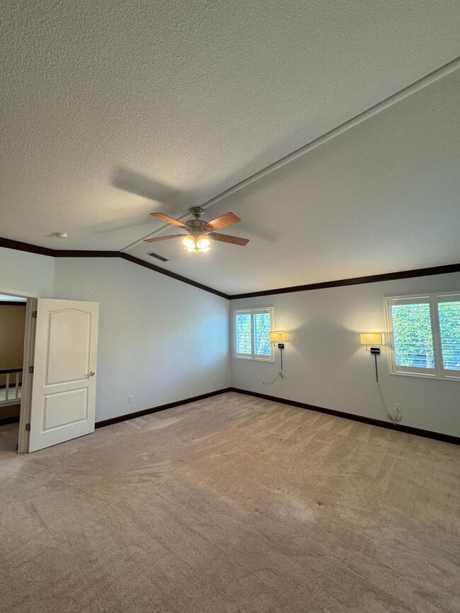 Building Photo - 1762 River Oaks Cir