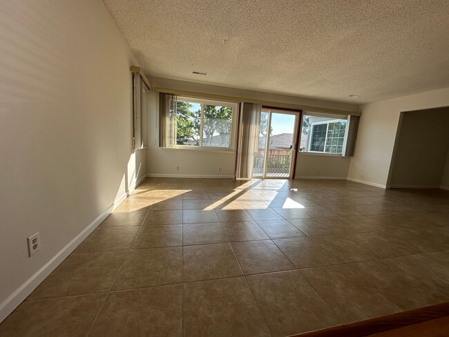 Building Photo - Excellent Millbrae Home