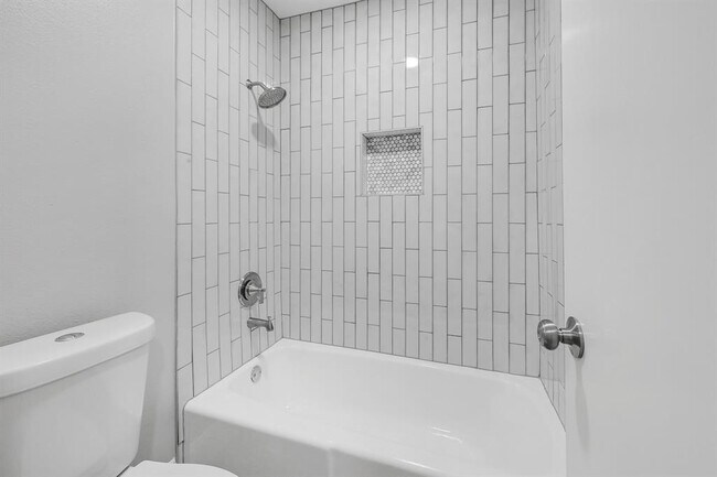 Building Photo - 4515 Larch Dr