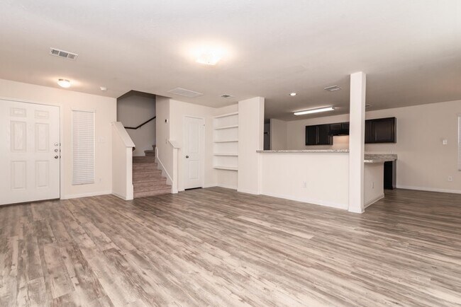 Building Photo - 3302 Lake Como Ct