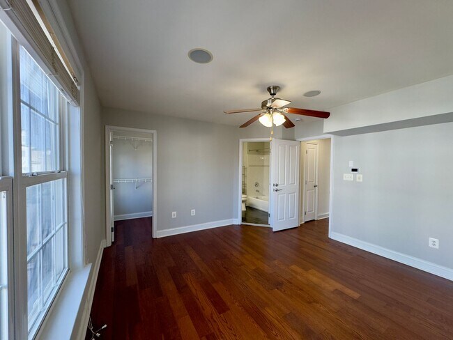 Building Photo - Charming 4 Bedroom/3.5 Bathroom Townhome with In-Unit Laundry in Pigtown, Baltimore, MD!