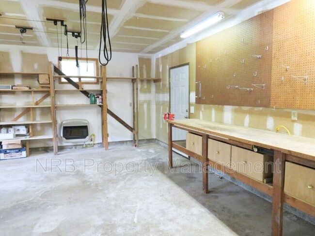 Building Photo - 3928 Hillview Ct NW