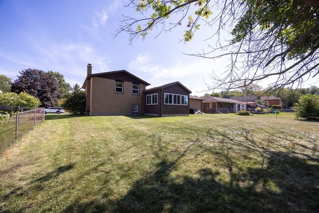 Building Photo - 202 Spring Tree Ln