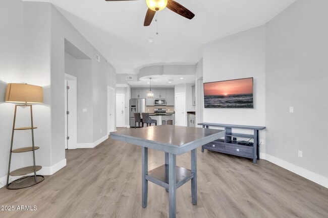 Building Photo - 945 E Playa Del Norte Dr