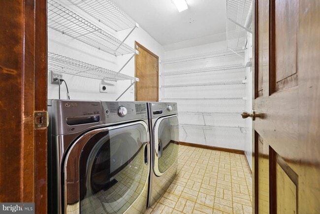 Building Photo - 153 Thoreau Dr