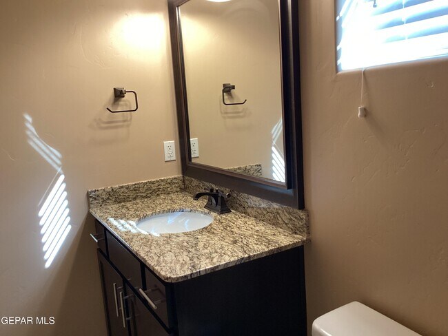 Building Photo - 5511 Grove Dr