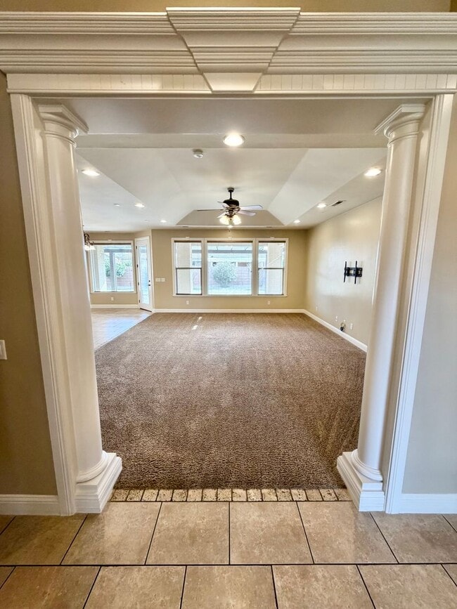 Building Photo - Beautiful 4 bed 2.5 bath Home!