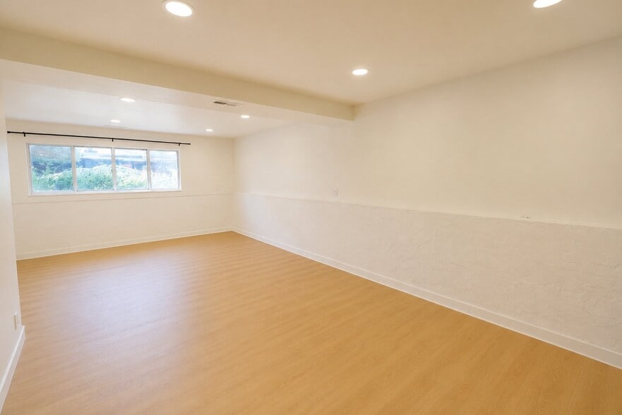 Building Photo - 7059 S 1850 E