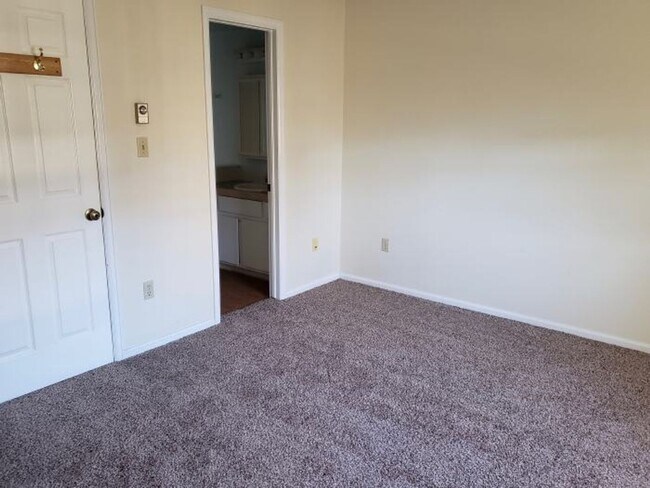 Building Photo - PROMO *$250 Admin Fee Waived* Lovely 2BR C...