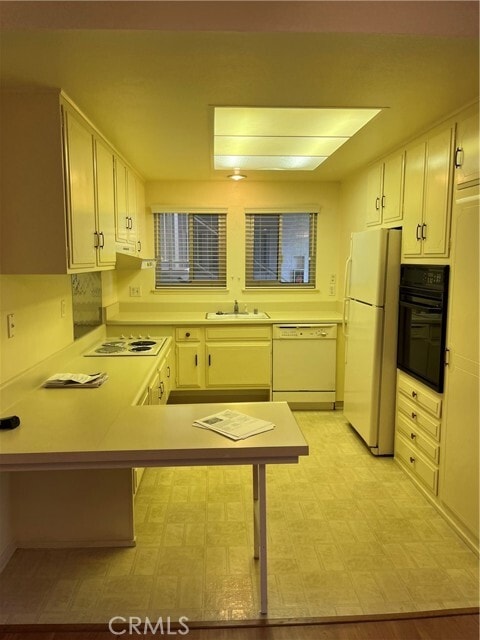 Building Photo - 953 Avenida Carmel