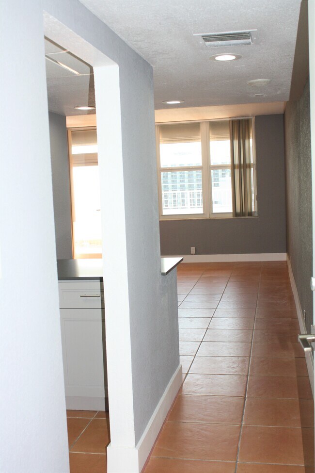 Building Photo - 4747 Collins Ave