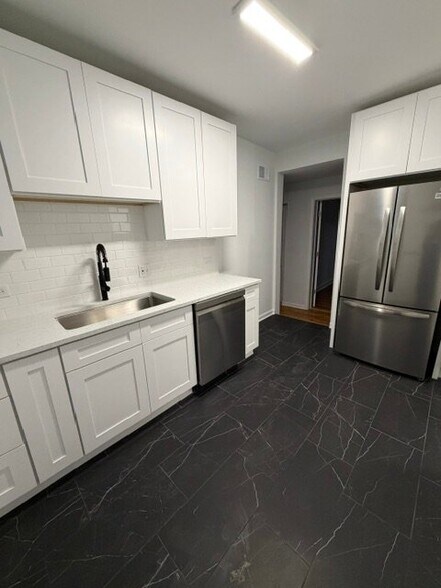 Building Photo - 6825 S Crandon Ave