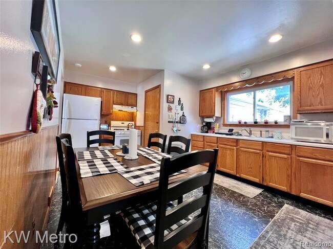 Building Photo - 26381 Osmun St