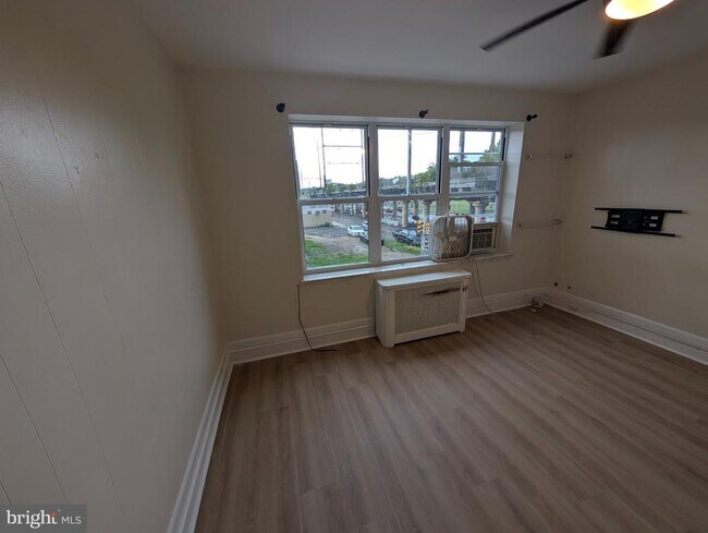Building Photo - 2443 W Ritner St