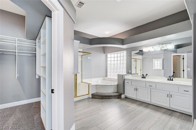 Building Photo - 3800 Beacon Point St