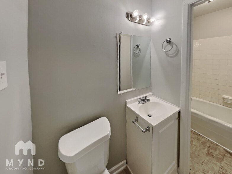 Building Photo - 39 Springside Dr SE