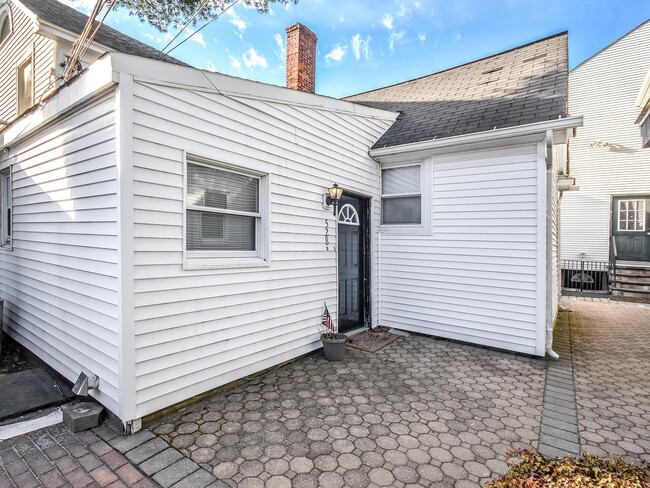 Primary Photo - 528 Glen Cove Ave