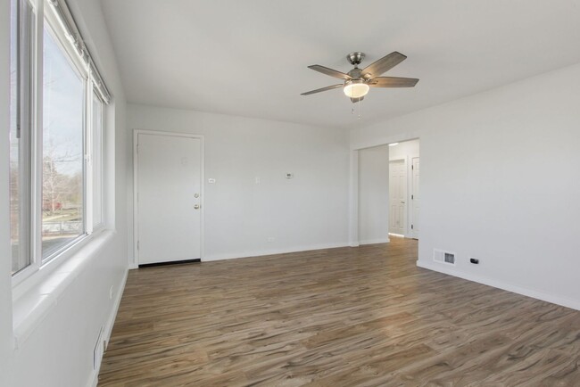 Building Photo - 2 Bedroom Townhome in Denver