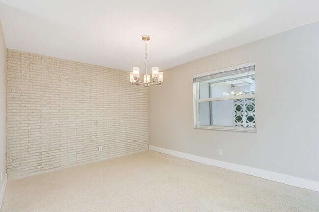 Building Photo - 3898 Holly Dr