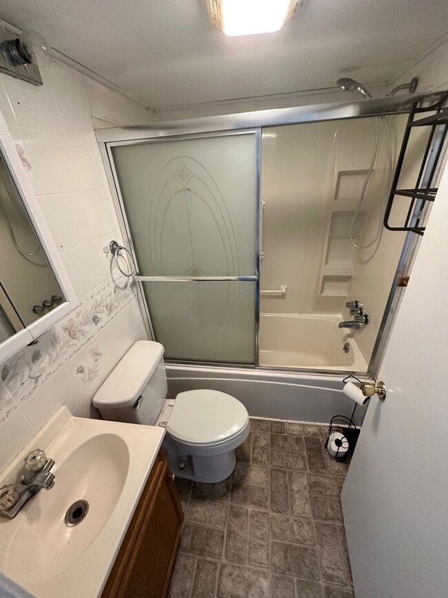 Building Photo - NEW RENTAL LISTING - NO HUD NO SECTION 8