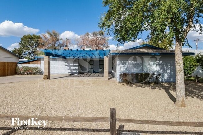 Primary Photo - 328 E Balboa Dr