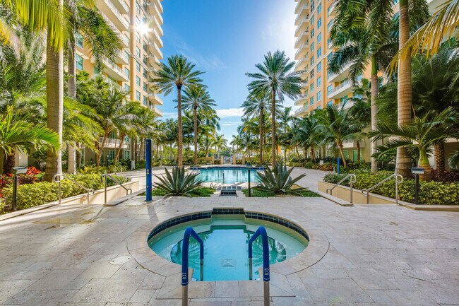 Building Photo - 700 E Boynton Beach Blvd