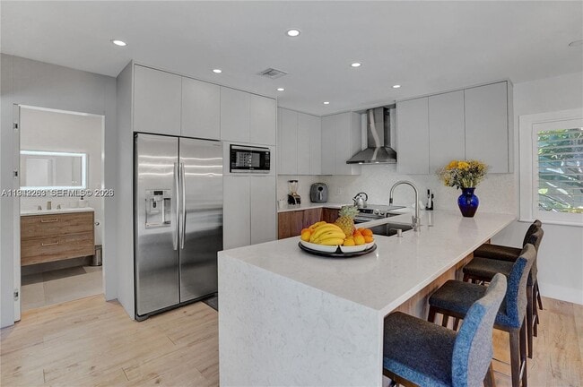 Building Photo - 2011 NE 31st Ct