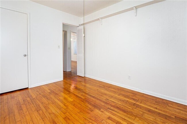 Building Photo - 4428 SE 40th St