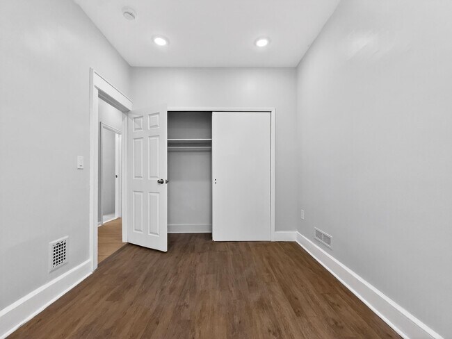 Building Photo - 12 E 49th St