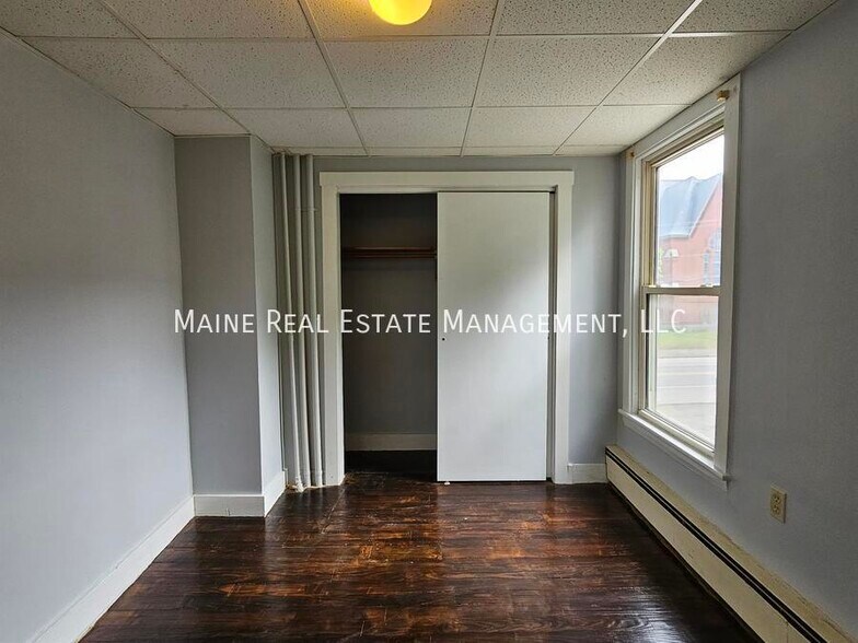 Building Photo - 64 Elm St