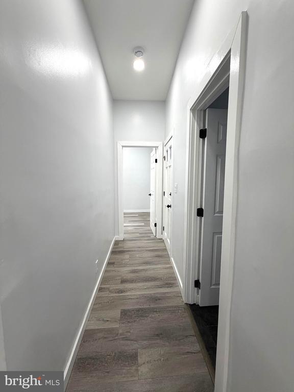 Building Photo - 330 N 2nd St