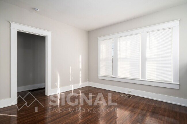 Building Photo - 1738 Damon St