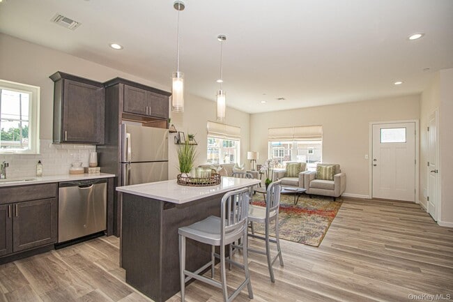 Building Photo - 201 Ashley Ct