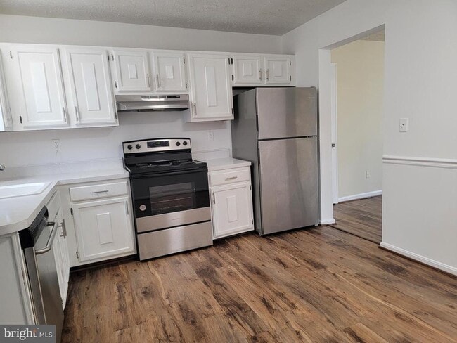 Building Photo - 4197 Drake Ct