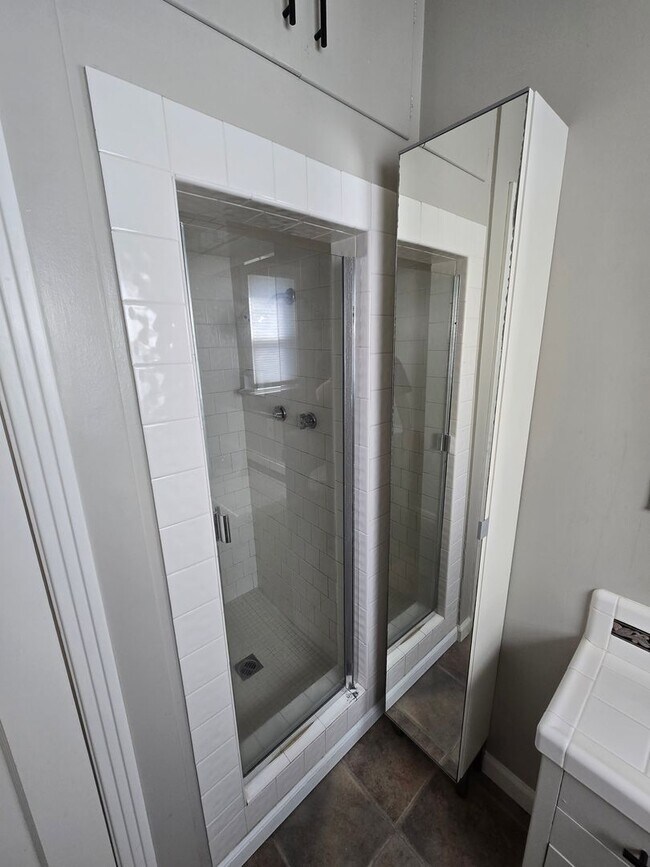 Building Photo - Cute 2 Bedroom Home in the College Neighbo...