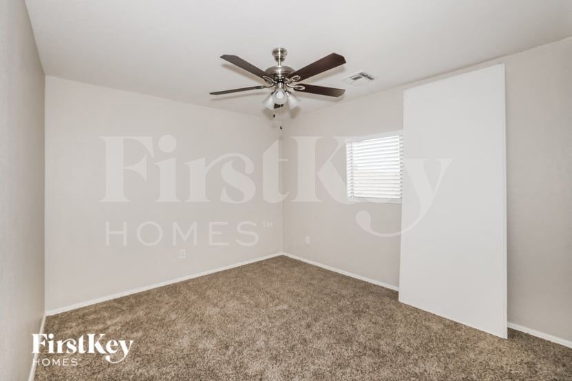 Building Photo - 11513 W Flores Dr