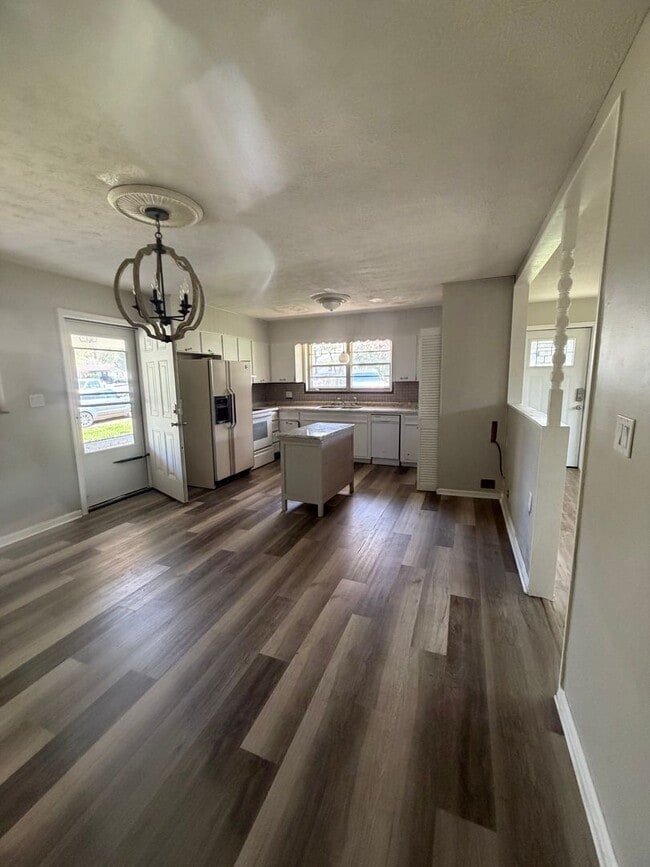 Building Photo - Alcoa City services and Schools 3 bedroom  home. call Debra Johnson 865-591-8281