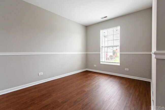 Building Photo - 3321 Bromley Ln